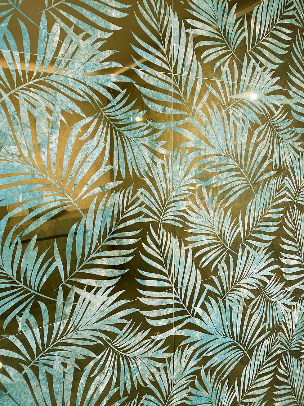 Carrelage Decor Fleuri sur fond miroir Manila de Dune Ceramics