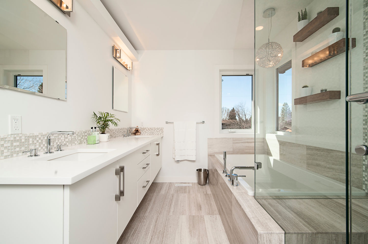 Salle de bain avec un carrelage mosaique